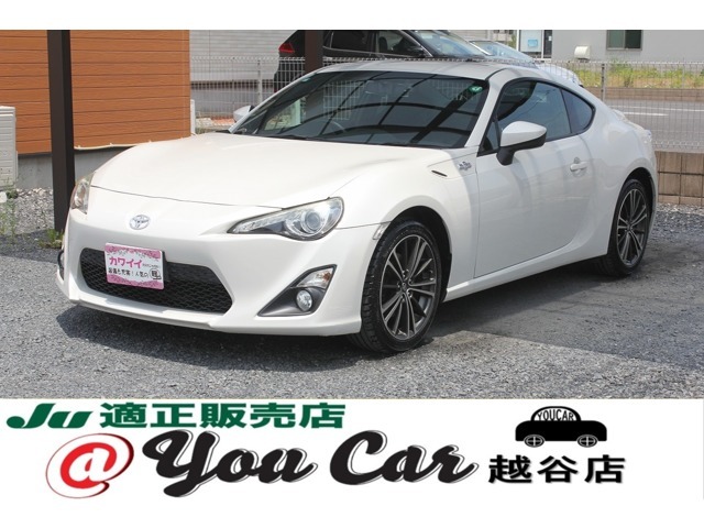 【3年保証】これからの時期にぴったりなお車86が入庫いたしました！人気色のパールホワイトでライトなカスタムもしてあります！スマートキーやナビなど装備も充分な1台ですのでお問い合わせをお待ちしております