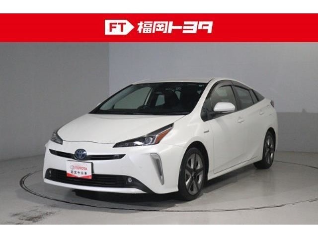 ナビ、バックモニター、ワンオーナー、シートヒーター、ドライブレコーダー、クルーズコントロール、ETC、衝突被害軽減システムが付いた安心のプリウス！！