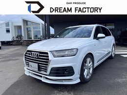 アウディ Q7 3.0 TFSI クワトロ  Sラインパッケージ4WD 社外エアロ/7人乗り/後席モニター