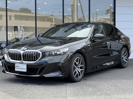 BMW i5 eドライブ40 Mスポーツ 認定中古車2年保証付/四輪操舵/クリスタル