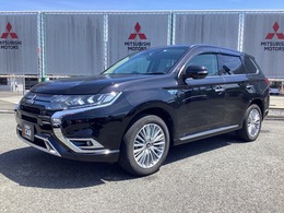 三菱 アウトランダーPHEV 2.4 G 4WD 衝突被害軽減ブレーキ　ナビゲーション