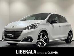 プジョー 208 GTライン アイス エディション 240台限定車 アイスホワイト　ディスプレイ