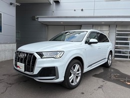 アウディ Q7 55 TFSI クワトロ Sライン 4WD 7シートパッケージ　Slineパッケージ