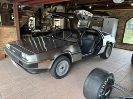 DMC 12 デロリアン 