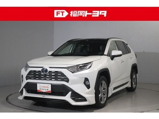 ワンオーナー車、ディスプレイオーディオ、パノラマモニター、サンルーフ、電動バックドア、ETC、衝突被害軽減システムが付いた安心なRAV4HEV！