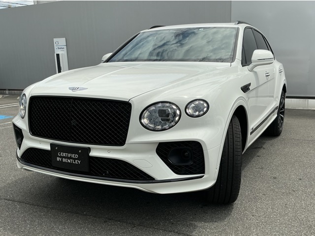 Bentayga V8のご案内でございます。V8 4.0Lツインターボエンジン搭載でラグジュアリー＆スポーツSUVをご体感頂けます。