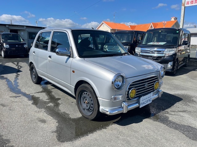 シルバー ハッチバック 5ドア 車両 シルバー ハッチバック 5ドア 車両