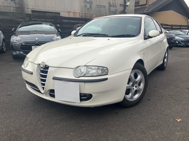 2.0Lツインスパーク  5速MT　Aftermarket Dampersサスキット　2本出しアルファレーシングマフラー  外装、内装、機関等コンディション良好な147です！