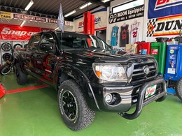 米国トヨタ タコマ ダブルキャブ プレランナー 4.0 V6 USトヨタ純正ブルバー　純正ブラック209