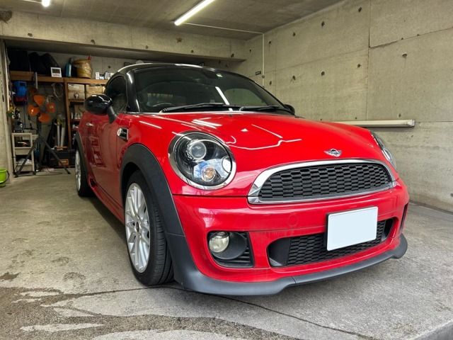 この度は弊社の車両をご覧頂きまして誠にありがとうございます。ミニクーペ結構希少なお車です。赤黒でカッコ良い一台です。