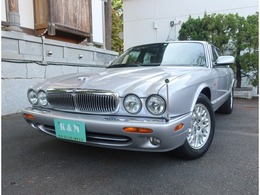 ジャガー XJ ソブリン 4.0-V8 ソブリンLTD 限定車  ガレージ保管 禁煙