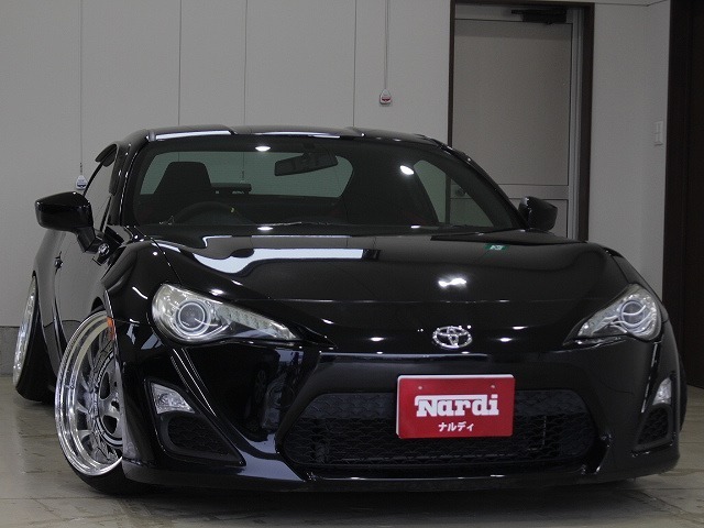 SSRフォーミュラ18インチ・ブリッツ車高調・サブウーファー・MOMOステアリング・ヒッチメンバー・足回りノーマル有・Bluetooth・電動格納ミラー・オートライト・スマートキー・盗難防止システム