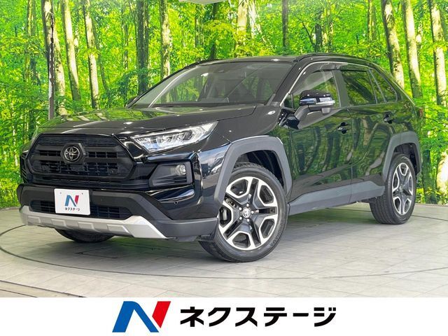4WD　バックカメラ　衝突軽減装置　レーダークルーズコントロール