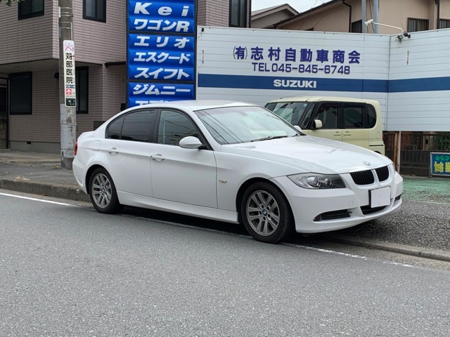 BMW320IRスペシャルエデション。スマートキー・レザーシート付き。