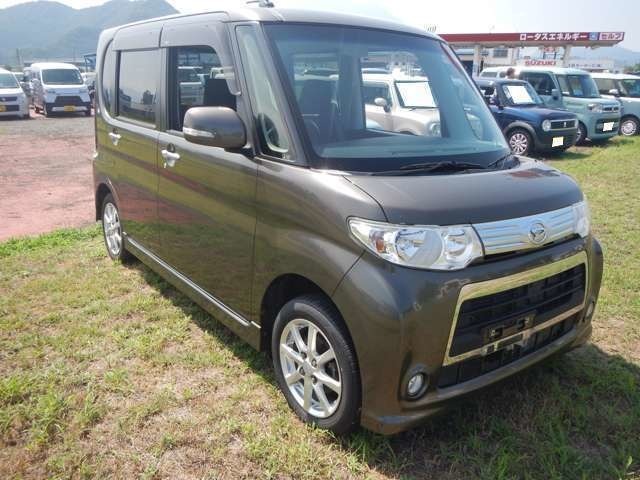 平成25年式ダイハツ タントカスタム入庫しました。