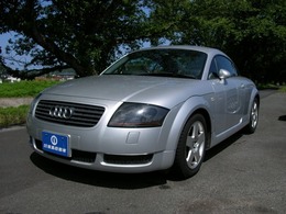 アウディ TT クーペ 1.8T 5速ミッション　ブラックレザー