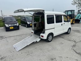 ダイハツ ハイゼットカーゴ 660 スローパー リヤシートレス仕様 折り畳み補助シート付き 4WD スロープタイプ