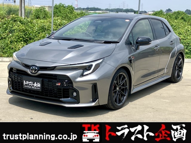 純正ホイールBBS製8.5J鍛造アルミホイール！ LEDヘッドランプ！LEDリヤランプ！GR Full TFTメーター！10.5インチディスプレイモニター！ 本革巻きシフトノブ！