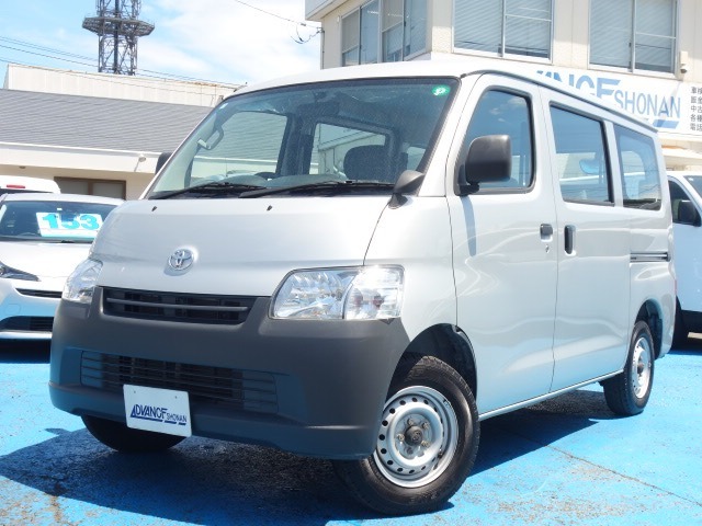 当店の中古車は、オートオークションから厳選して仕入れた後、店頭にてさらに第三者の評価検査を受けております。