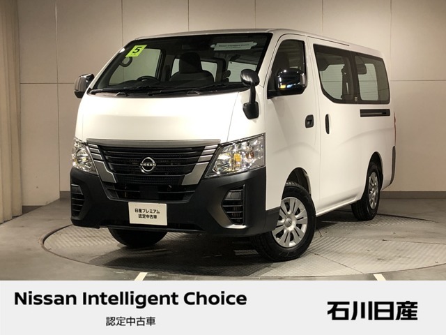 キャラバン　DX　低床　6人乗　4WD　入庫しました♪　ボディ色はホワイトです☆