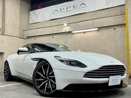 アストンマーティン DB11 5.2 V12右H 走行14900K台 OPデュオトーン本革