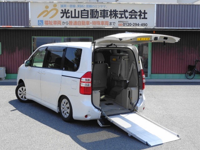 ノアの福祉車両が入庫しました！車いすで乗車できるスロープタイプです！