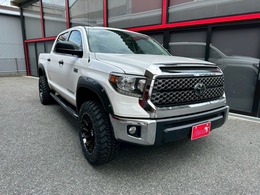 米国トヨタ タンドラ クルーマックス SR5 5.7 V8 4WD 黒革　サイドステップ　20インチAW　新品タ