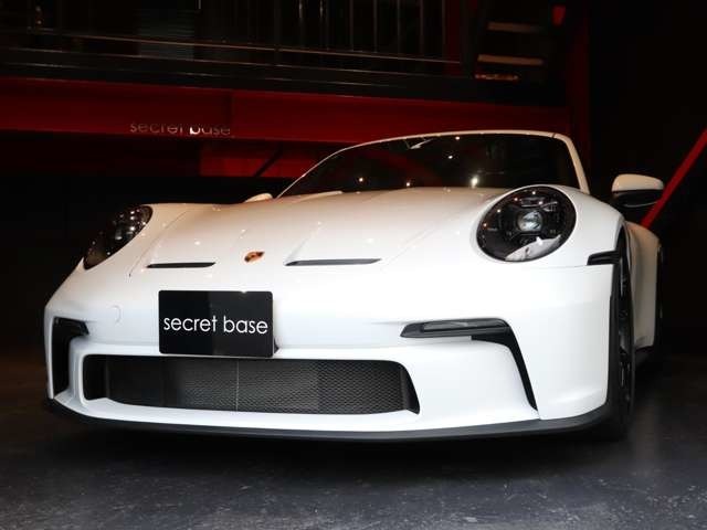 希少な左ハンドルのGT3ツーリングでございます。保管状態も素晴らしい一台でございます。走行距離も3,000km台と低走行でございます。