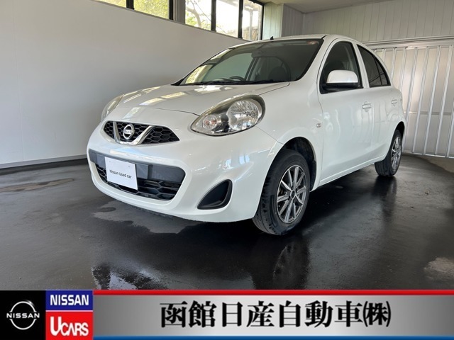 日産「マーチ」明るい運転席回りで見渡しが良いです。