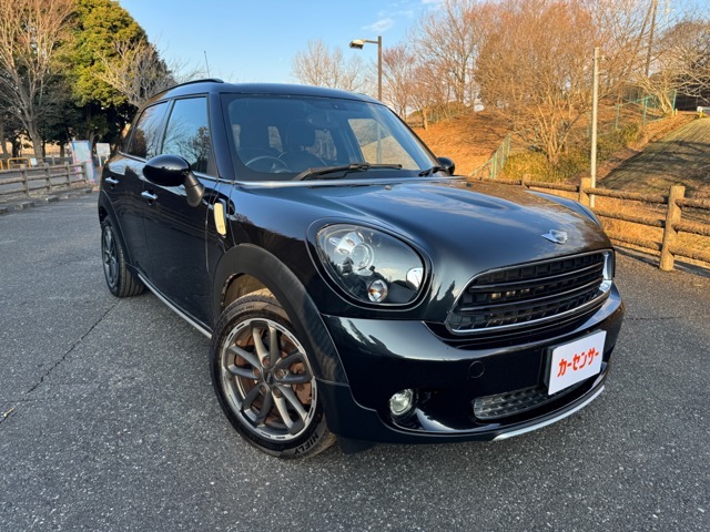 黒でシックにキマッててカッコいいです。　CABANAのシートカバーが付いてます。　ミニクーパーを多数取り扱っていますので購入後のアフターケアもお任せください。