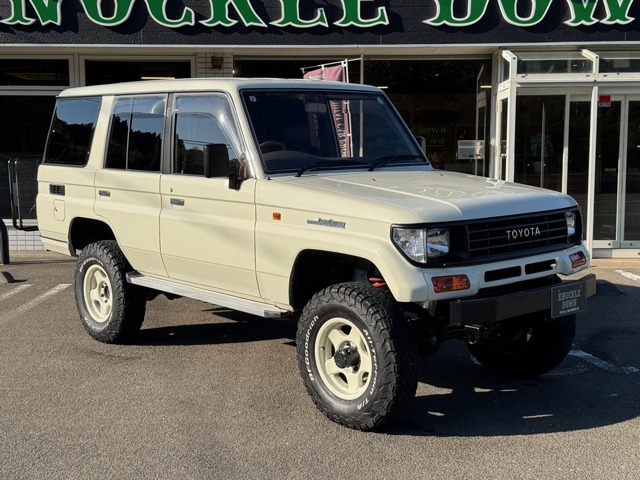 オールドイングリッシュホワイト☆ナローボディー換装済み☆やはりこの時代のランクルはオーラがありますね♪