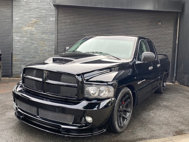 RAM SRT10　V10　VIPERエンジン　505馬力（カタログ値）の出力を誇るハイパワートラックです　8300ccの排気量ながら1ナンバー自動車税16000円と維持費も大変リーズナブル　SRT10専用パーツ多数