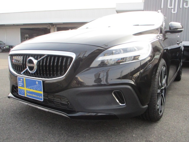 V40　CrossCountry D4　DynamicEdition！150台特別車限定車！IntelliSafe！ブラック！2019年モデル！ディーラー車！！