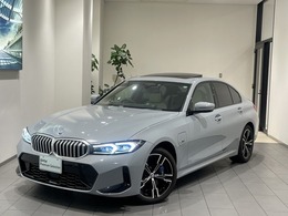 BMW 3シリーズ 330e Mスポーツ 白革1オーナー禁煙サンルーフ18AWハーマン