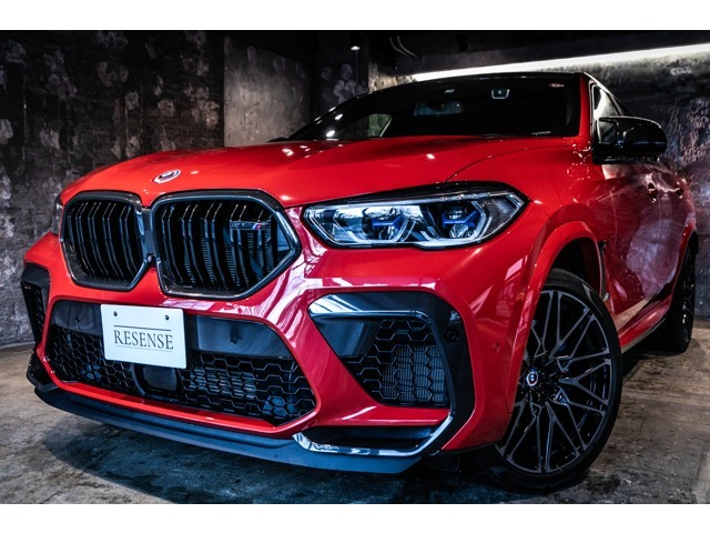 鮮やかなトロント・レッドのBMW X6Mが入庫いたしました。