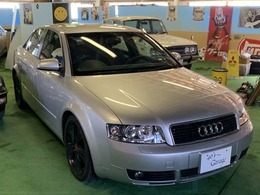 アウディ A4 2.0Sライン ローダウン 18インチブラックホイール