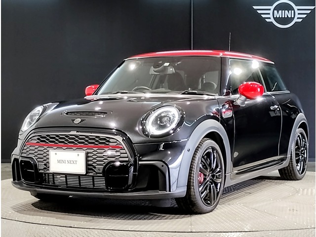MINIのお車は、“ゴーカートフィーリング”を意識し、走行の安定性とコーナリングの良さを追求し、思い通りにハンドルの操作可能です。