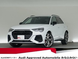 アウディ RS Q3 2.5 4WD 認定中古車ブラックスタイリングパッケージ