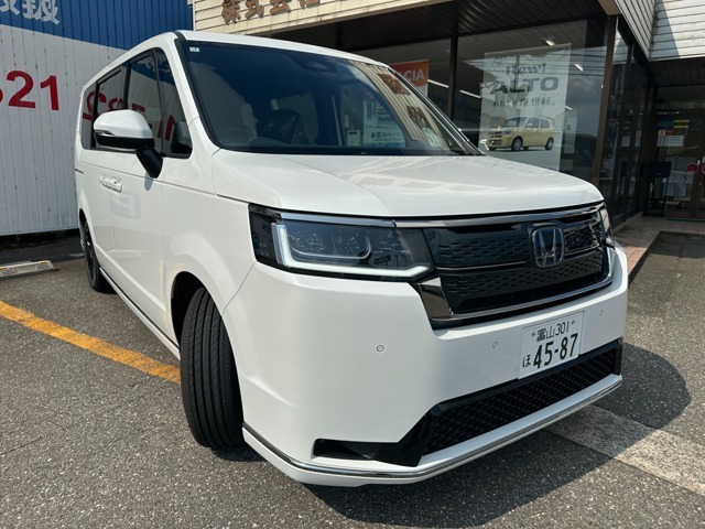 ホンダ　ステップワゴン　e:HEV　SPADA　2WD　2000cc　CVT　走行距離：3km　カラー：プラチナホワイト・パール
