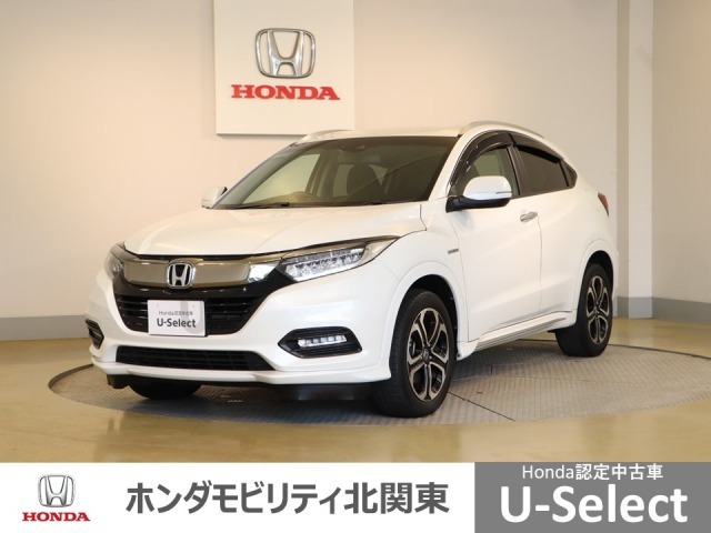 車名の由来：ヴェゼルはカットした宝石の小さな面（Bezel）とクルマ（Vehicle）を組み合わせた造語で、「角度によって表情を変える宝石のように、多面的な魅力と価値を持つクルマ」を意味する。