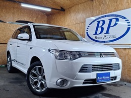 三菱 アウトランダーPHEV 2.0 G ナビパッケージ 4WD 本州仕入れ　衝突軽減ブレーキ　純正ナビTV