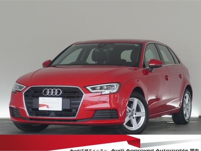 AUDIの特徴シングルフレームグリルは力強さとエレガントな雰囲気を醸し出します。