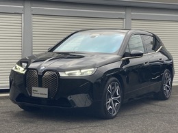 BMW iX xドライブ50 4WD 22AW　ガラスルーフ　赤レザー　2年保証