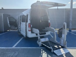 トヨタ ハイエースバン 3.0 ウェルキャブ Cタイプ ロング ディーゼルターボ 4WD ディーゼルターボ　車いす用固定装置1基