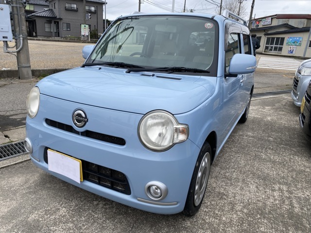 平成22年式ミラcocoaプラスX  純正ナビ、スマートキー付きの車両です。