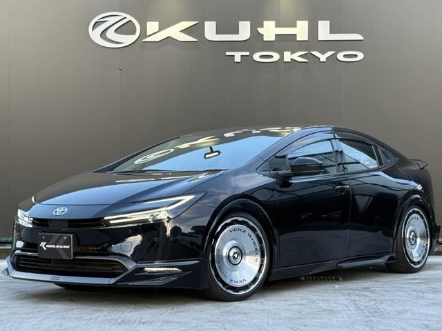フロントフェイスにはKUHLオリジナルエアロパーツが装着されております。ハンドメイドで製造されるFRP素地は、一般的なエアロパーツの1.5倍の強度と、各部のフィッティングもこだわっております。