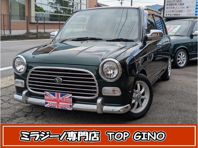 後期型のグリーンのミラジーノになります！同色全塗装していますのでピカピカです！車内にウッド調パーツが有り高級感が有ります！希少なパーツのウッドのシフトノブも取り付けて有ります！