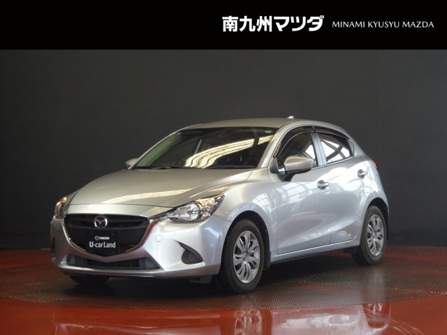中古車専門再生工場にて熟練専任スタッフが丁寧に清掃、仕上げを実施しております。また、お客様に安心してご検討いただける様、公取協が定める基準に基づき車両検査を実施し、車両状態評価証を発行しております。