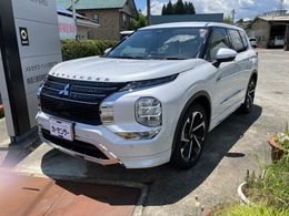 三菱 アウトランダー PHEV 2.4 P 4WD 