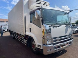 いすゞ フォワード 冷蔵冷凍車　5900KG積載量 